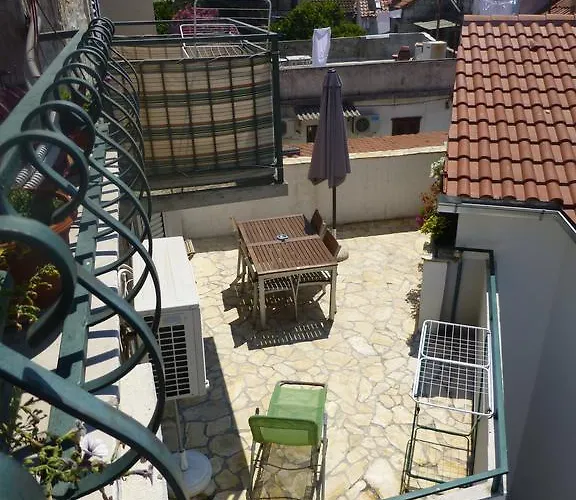 Elena Apartman