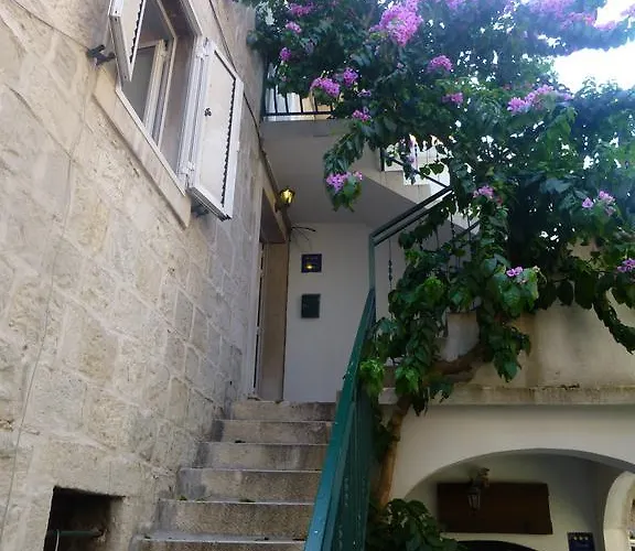Elena Apartman