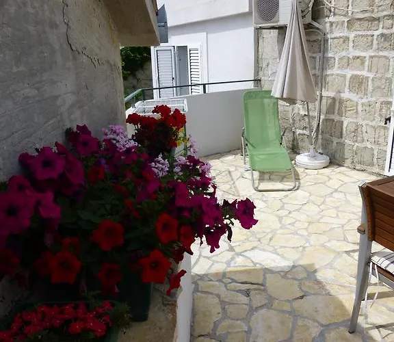 Elena Apartman